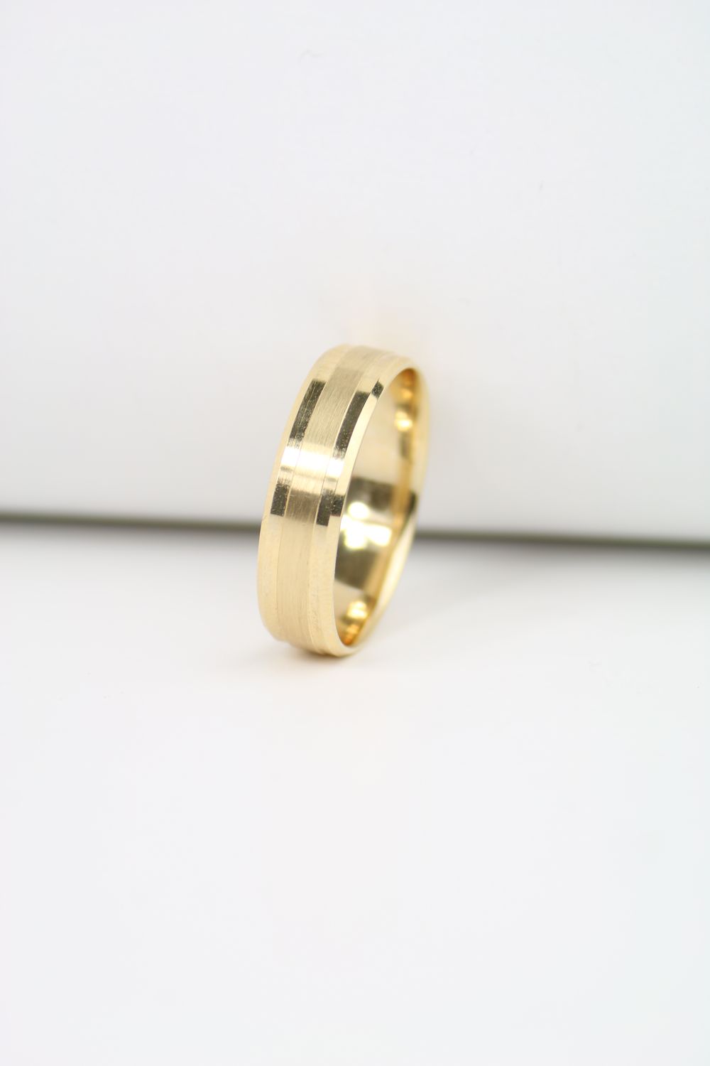14K Yellow Gold Men’s Wedding Band – Modern Simplicity with Timeless Strength