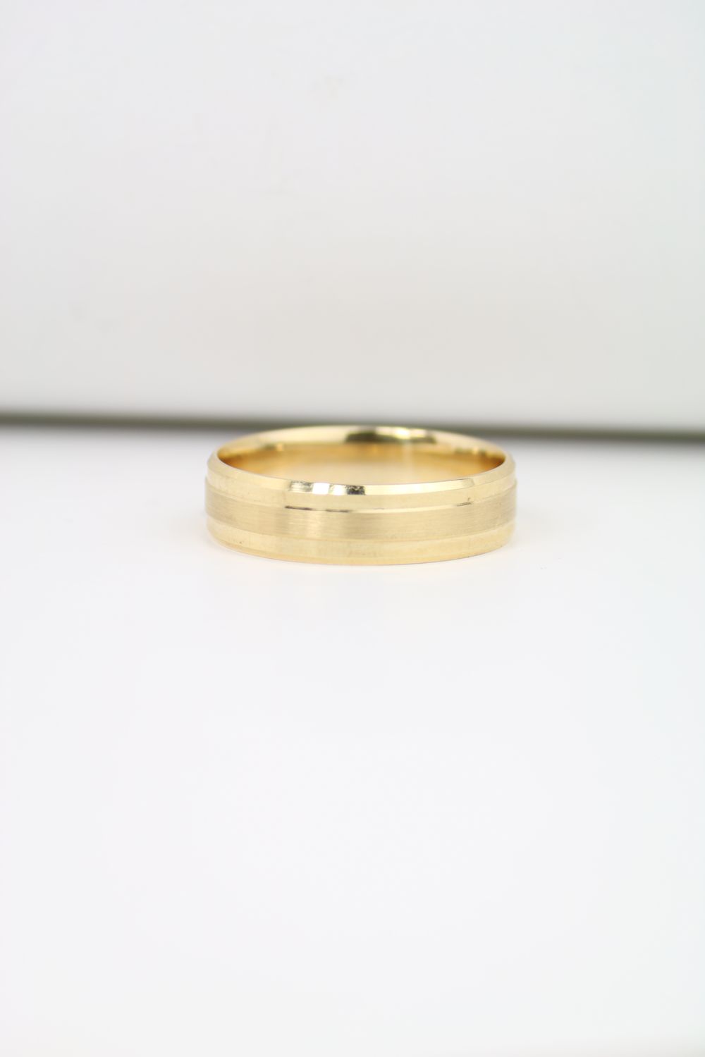 14K Yellow Gold Men’s Wedding Band – Modern Simplicity with Timeless Strength