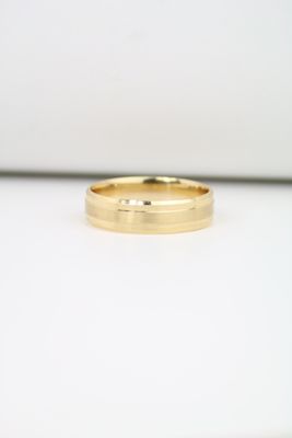 14K Yellow Gold Men’s Wedding Band – Modern Simplicity with Timeless Strength