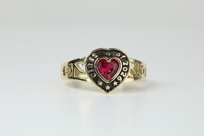 14K Gold Class of 2026 Graduation Ring – Heart-Shaped Red CZ 14K Gold Class of 2026 Graduation Ring – Heart-Shaped Red CZ