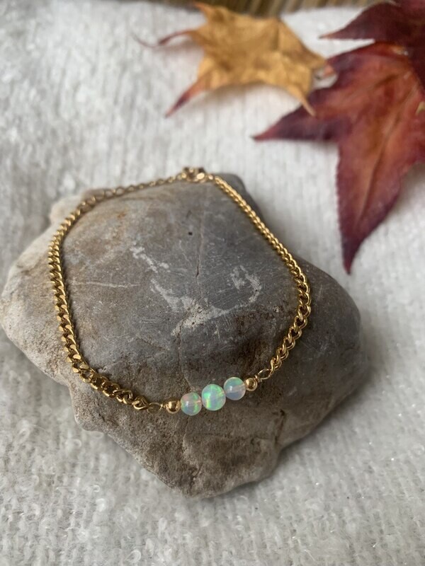 Bracelet plaqué or en opale de Welo blanche