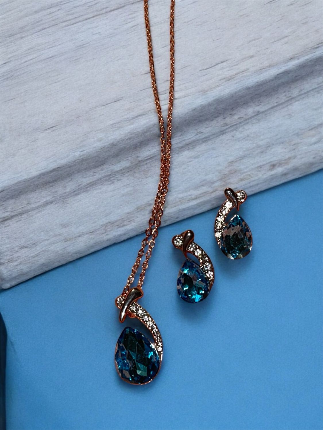 Pretty In Blue Necklace Set