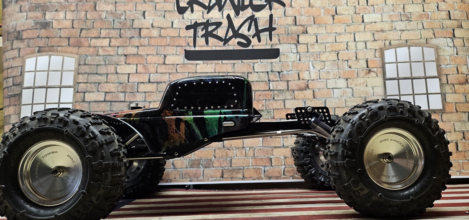 Carbonfiber Scepter chassis  with Titanium links for capra axles