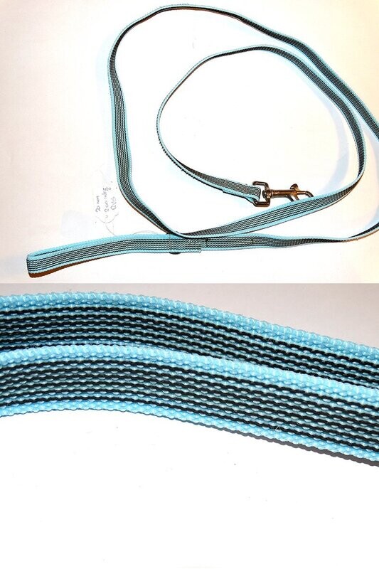 Platte hondenriem nylon 20 mm  200 cm lengte (met rubber grip)
