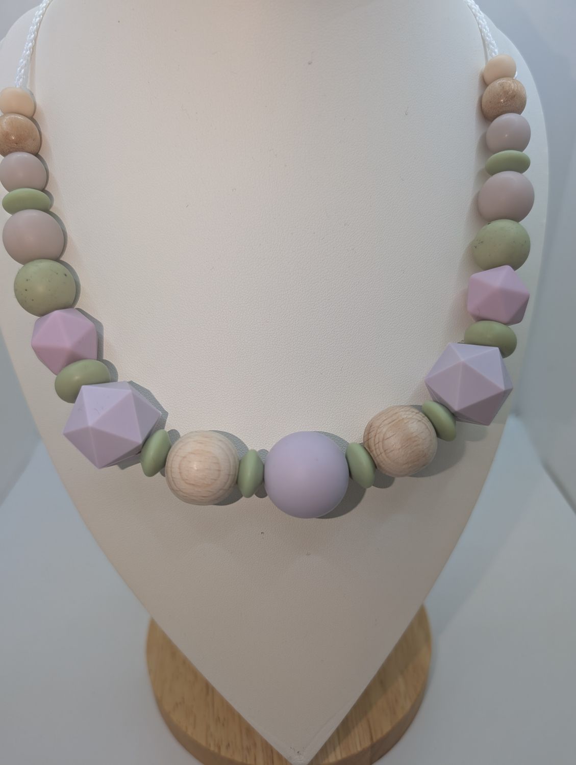 Collier de portage ou d allaitement . Créé et confectionné par Calinou. (Testé homologué en laboratoire)