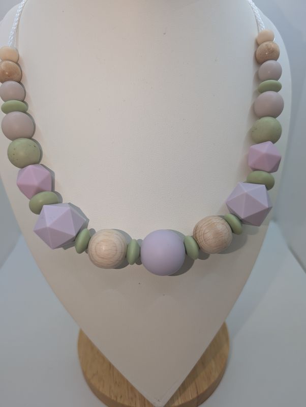 Collier de portage ou d allaitement . Créé et confectionné par Calinou. (Testé homologué en laboratoire)
