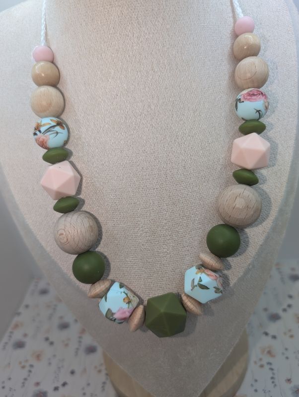 Collier de portage ou d&#39;allaitement. Créé et confectionné par Calinou. (Testé et homologué en laboratoire)