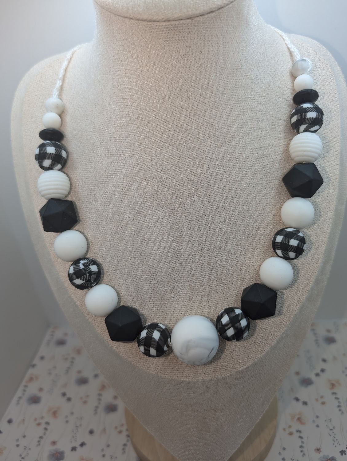 Collier de portage ou d allaitement. Créé et confectionné par Calinou  (Testé homologué en laboratoire)