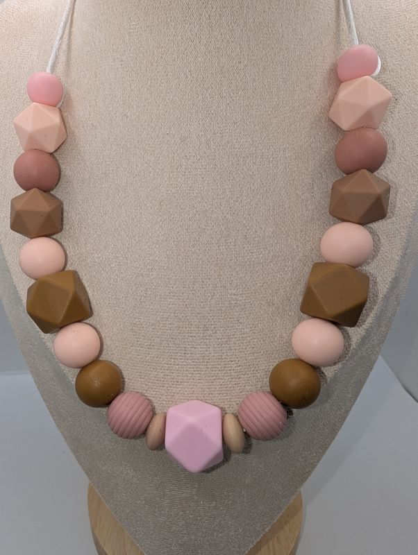 Collier de portage ou d&#39;allaitement. Créé et confectionné par Calinou. (Testé et homologué en laboratoire)