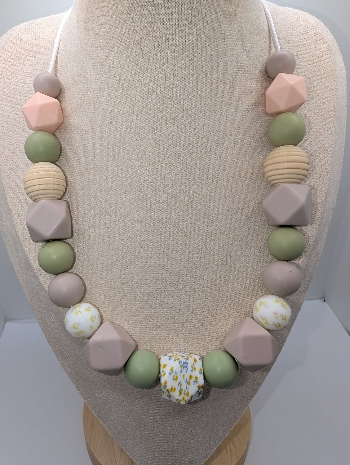 Collier de portage ou d allaitement  Crée et confectionné par calinou  (Testé homologué en laboratoire)
