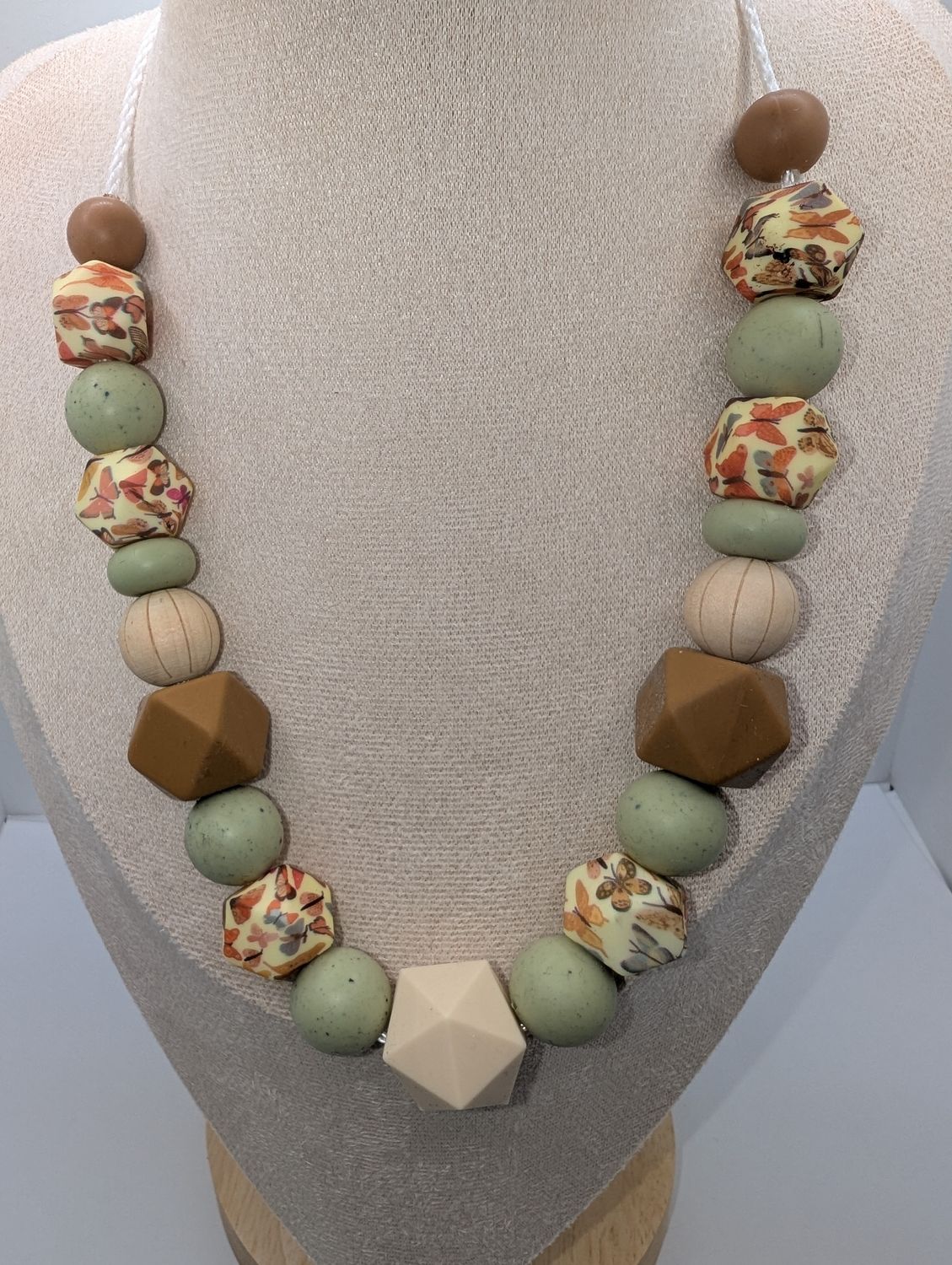 Collier de portage ou d allaitement. Créé et confectionné par Calinou  (Testé homologué en laboratoire)