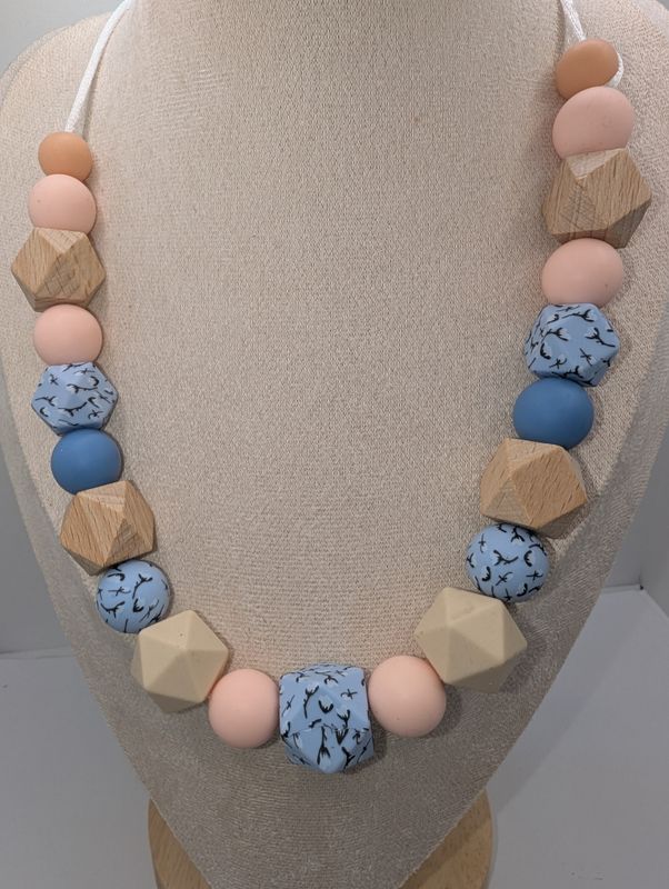 Collier de portage ou d&#39;allaitement. Créé et confectionné par Calinou. (Testé homologué en laboratoire)