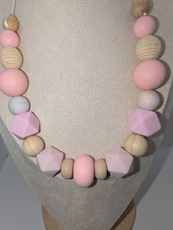 Collier de portage ou d&#39;allaitement. Créé et confectionné par Calinou. (Testé et homologué en laboratoire)