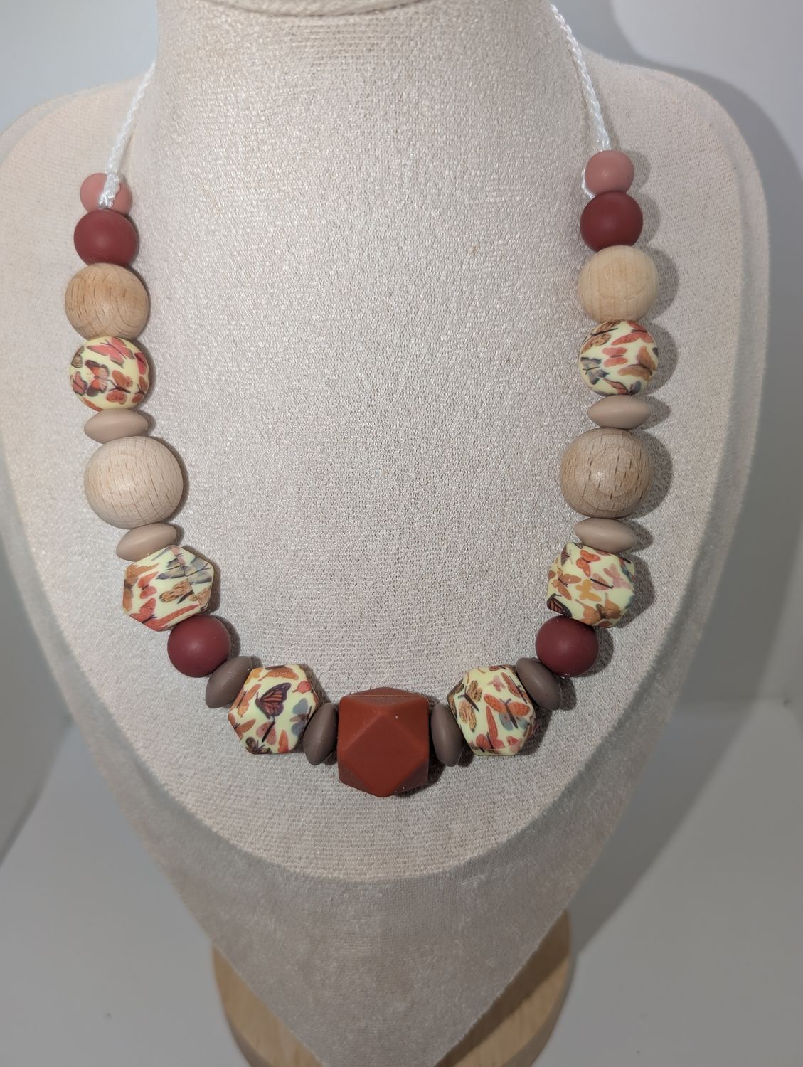 Collier de portage ou d&#39;allaitement. Créé et confectionné par Calinou. (Testé et homologué en laboratoire)
