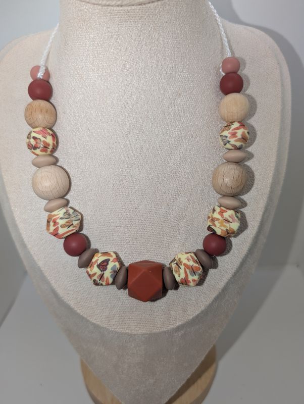 Collier de portage ou d&#39;allaitement. Créé et confectionné par Calinou. (Testé et homologué en laboratoire)