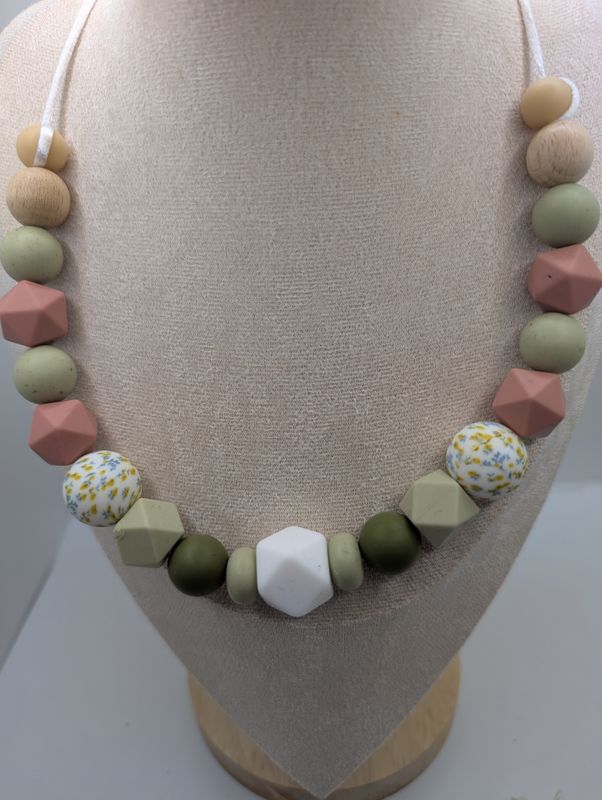 Collier de portage ou d allaitement. Créé et confectionné par Calinou. (Testé homologué en laboratoire)