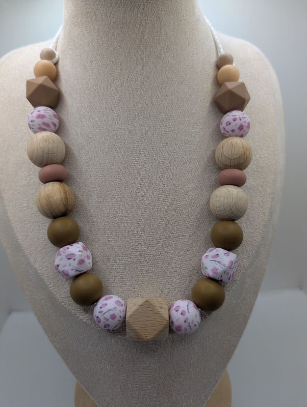 Collier de portage ou d&#39;allaitement. Créé et confectionné par Calinou. (Testé et homologué en laboratoire)
