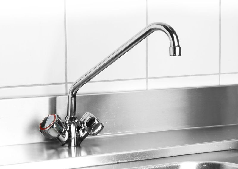 Wasserhahn mit Dreh-Auslauf Wasserhahn mit Dreh-Auslauf