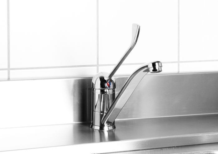 Wasserhahn mit langem Hebel Wasserhahn mit langem Hebel