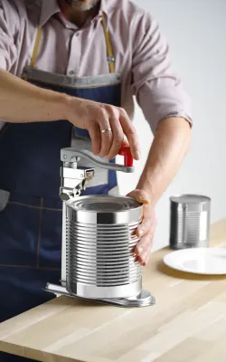 Dosenöffner | mit Tischhalterung Dosenöffner | mit Tischhalterung