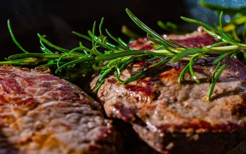 Schweinehals grüner Marinade