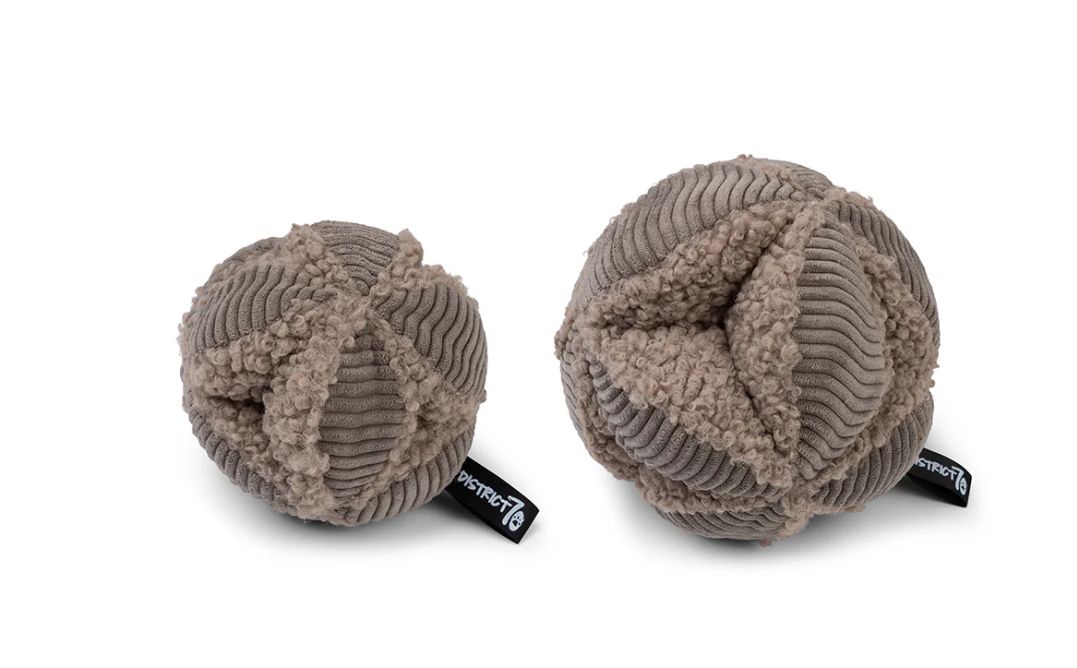 ​District 70 BOBBY Schnüffelball aus Cord & Teddy "taupe"