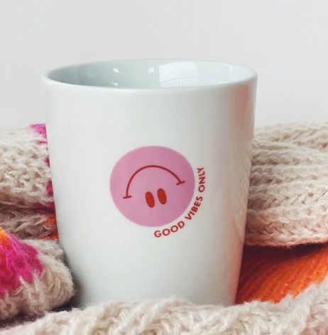 Porzellanbecher "good vibes only"