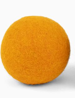 Filzball Hundespielzeug aus nachhaltiger Schurwolle gelb
