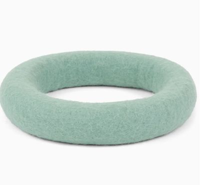 Filzring "Fine" Hundespielzeug aus nachhaltiger Schurwolle flieder