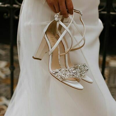 frye cindy buckle sandal