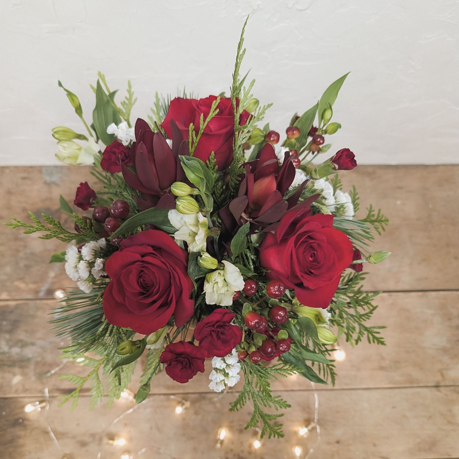 Classic Christmas Centerpiece, Colour: Red &amp; Gold (white accents)