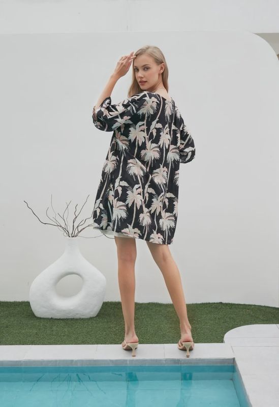 Palm Paradise in Black