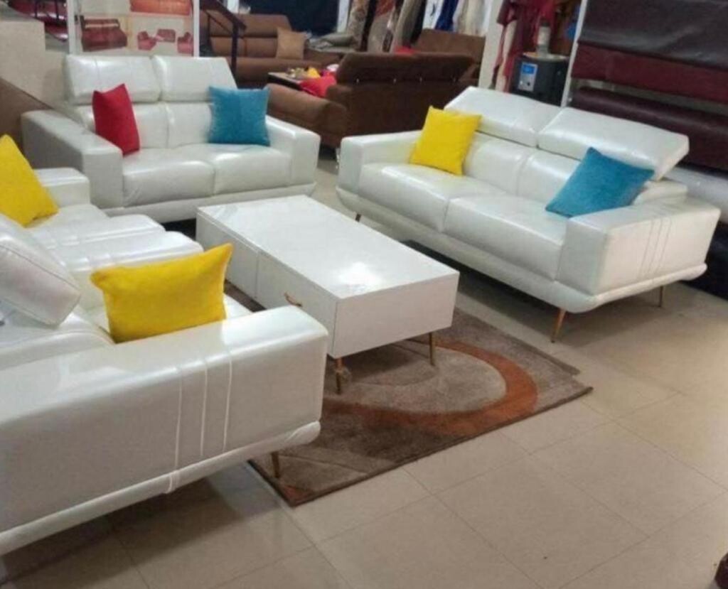 salon en cuir blanc