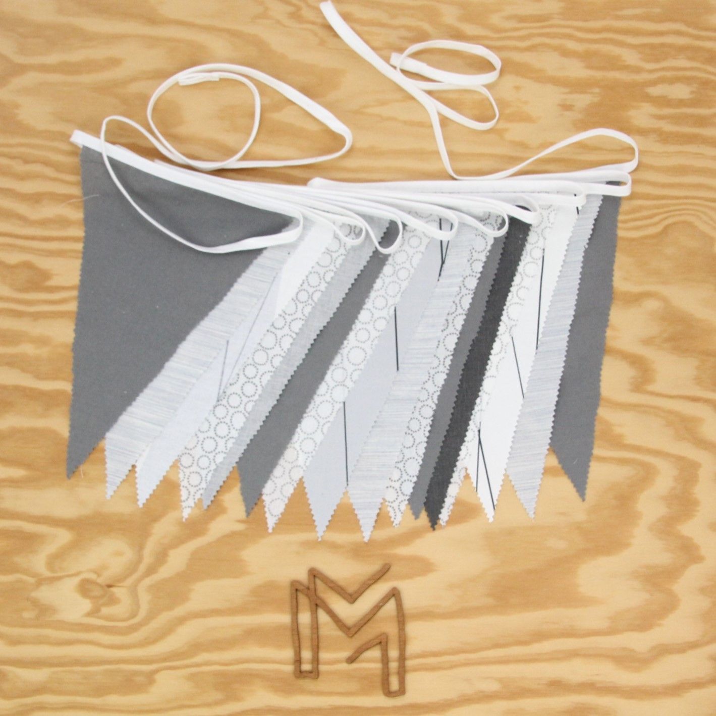 Vlaggetjes uit recuptextiel - shades of grey