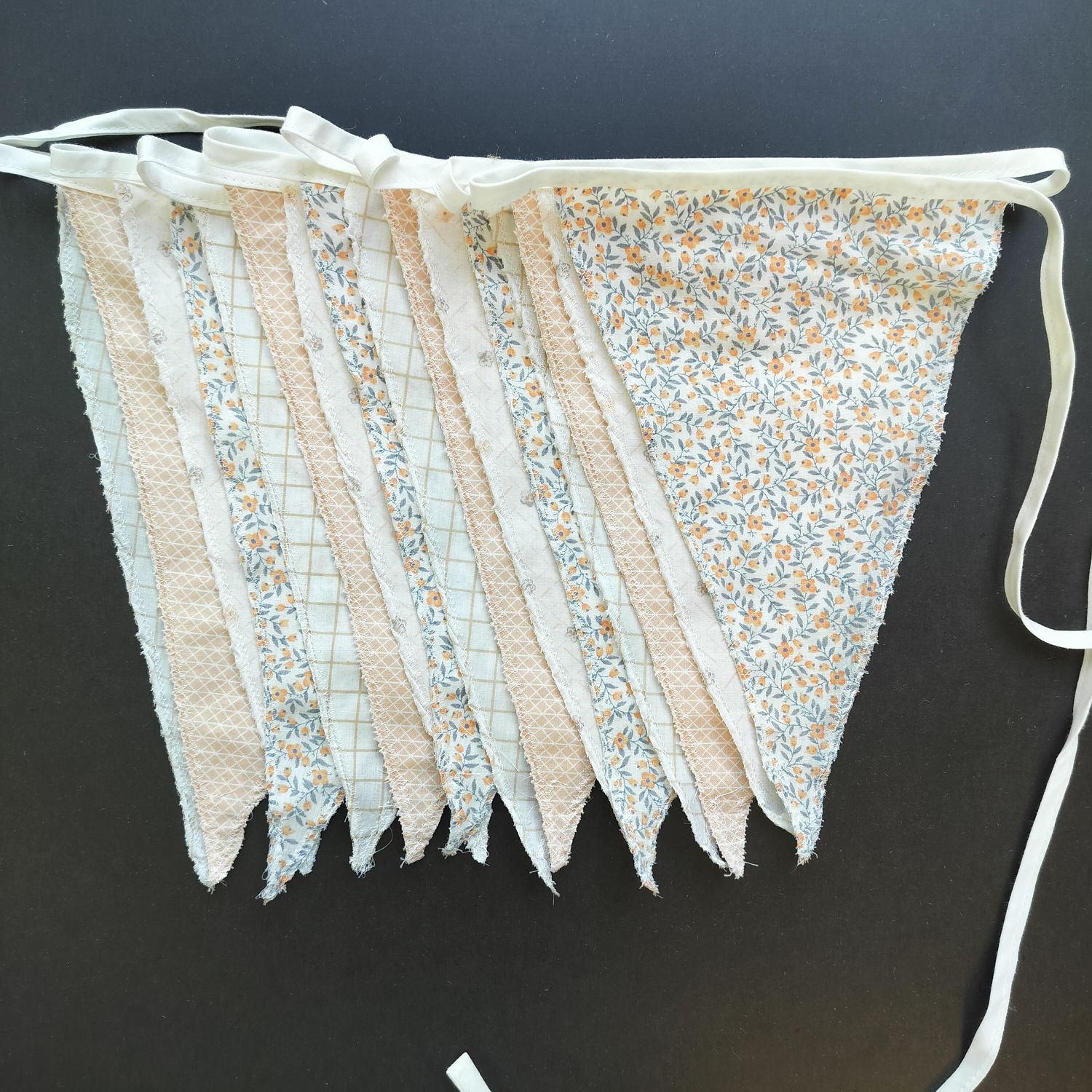 Vlaggetjes uit recuptextiel - boho peach