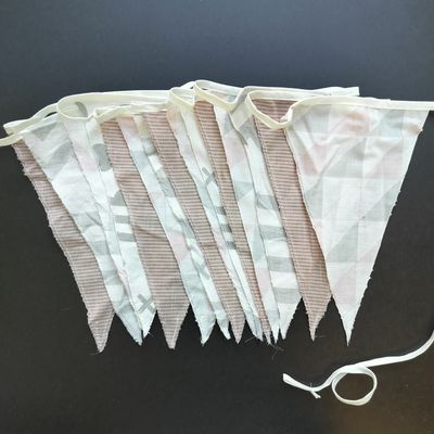 Vlaggetjes uit recuptextiel - scandi grey & pink Vlaggetjes uit recuptextiel - scandi grey & pink