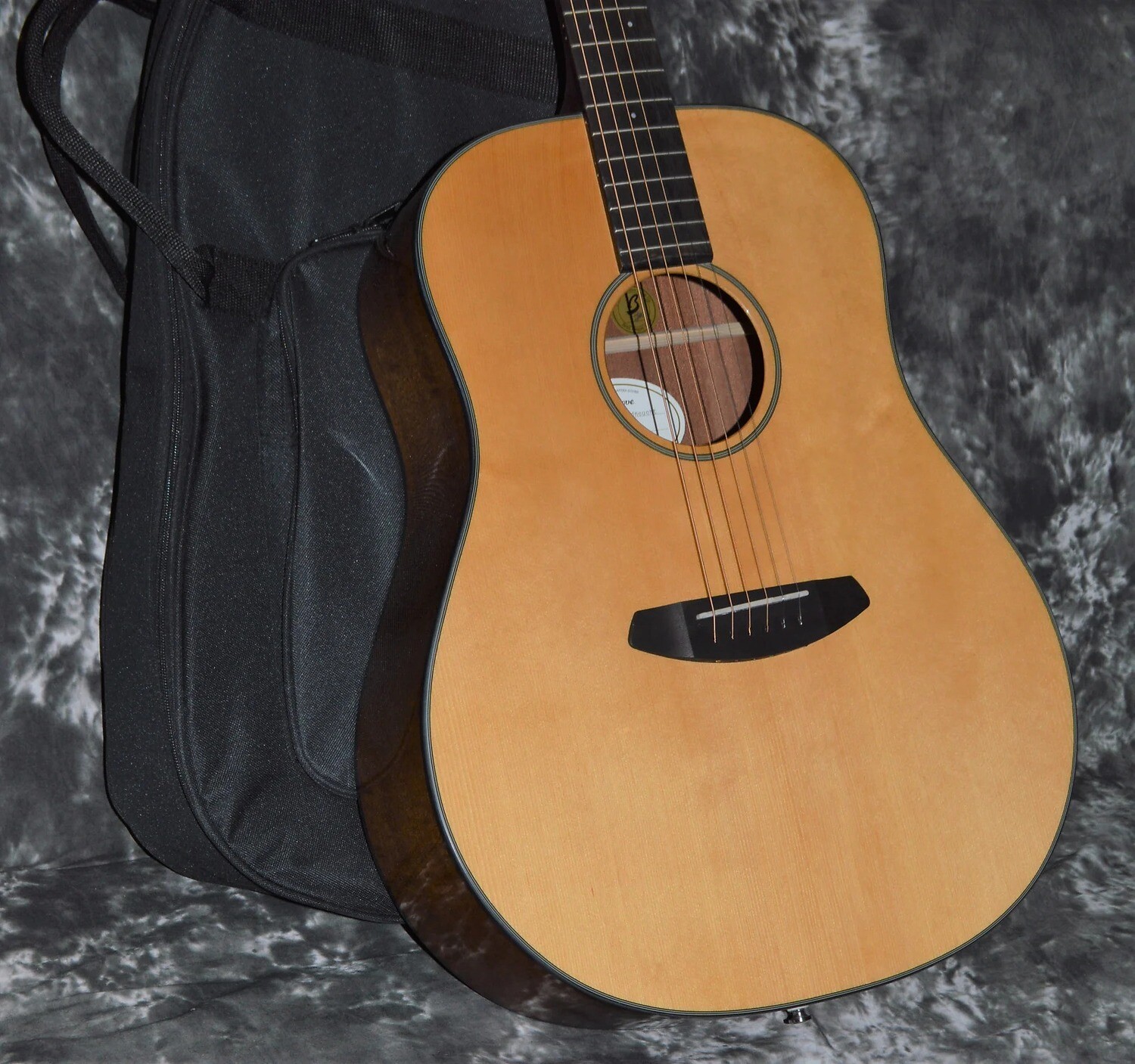 2021 Breedlove - Discovery Dreadnought - Natural