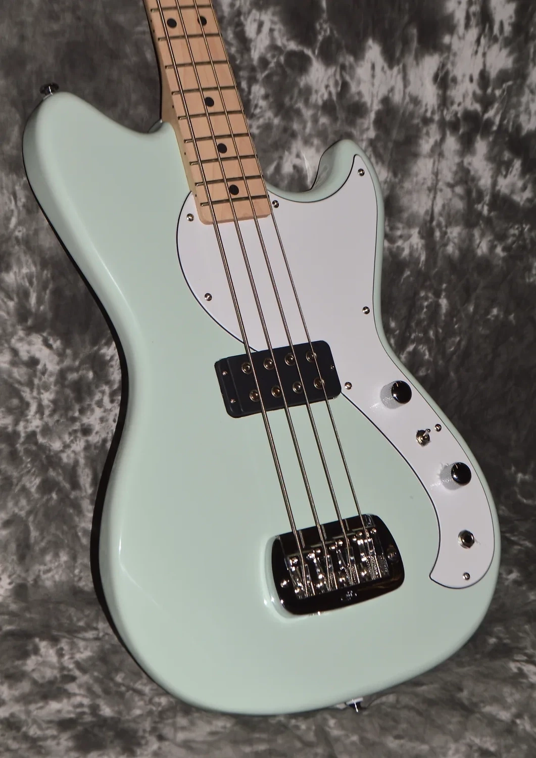 2022 G&L - Tribute Fallout Short Scale Bass 4 - Surf Green
