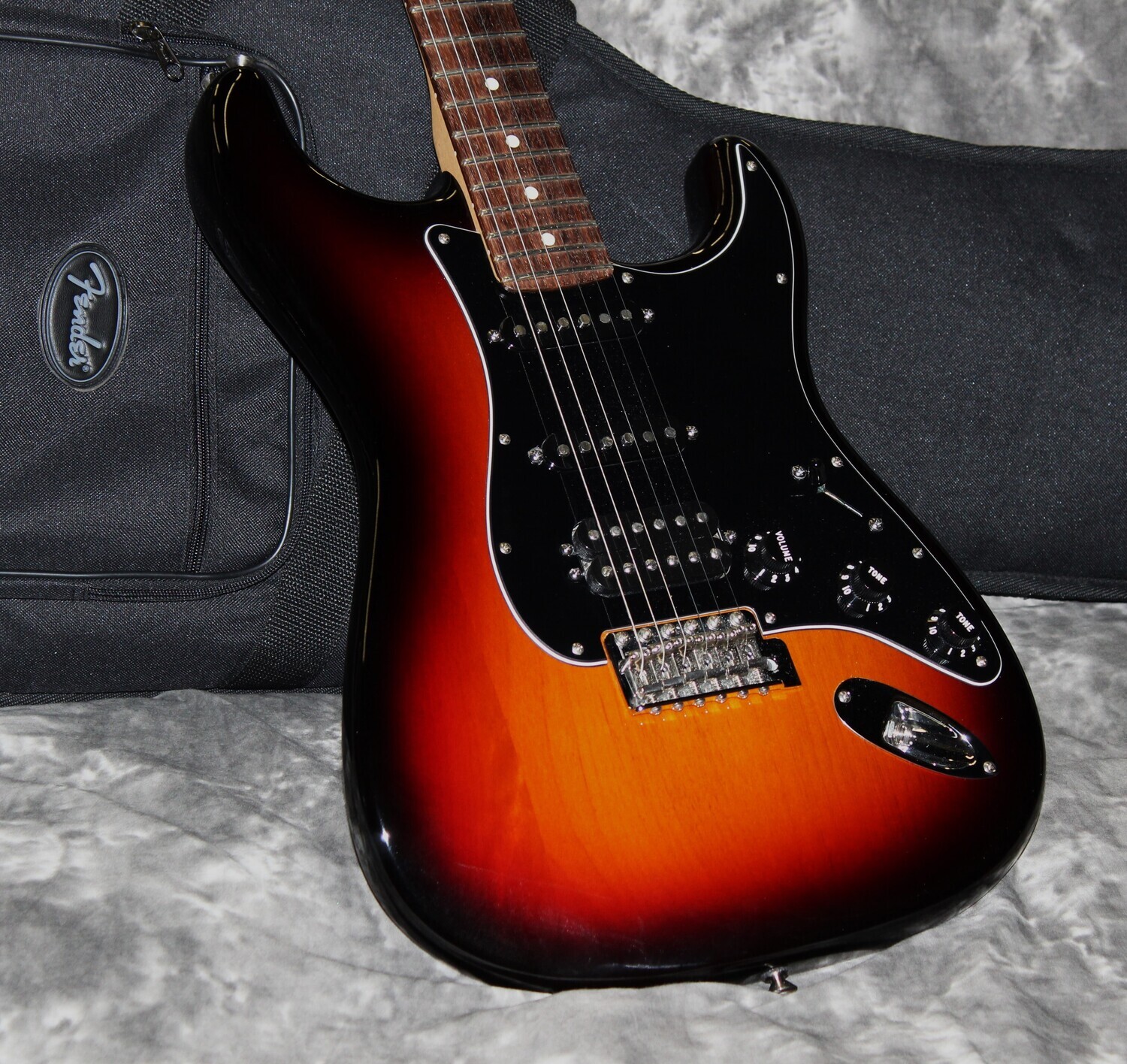 2011 Fender - American HSS Stratocaster - 3 Tone Burst
