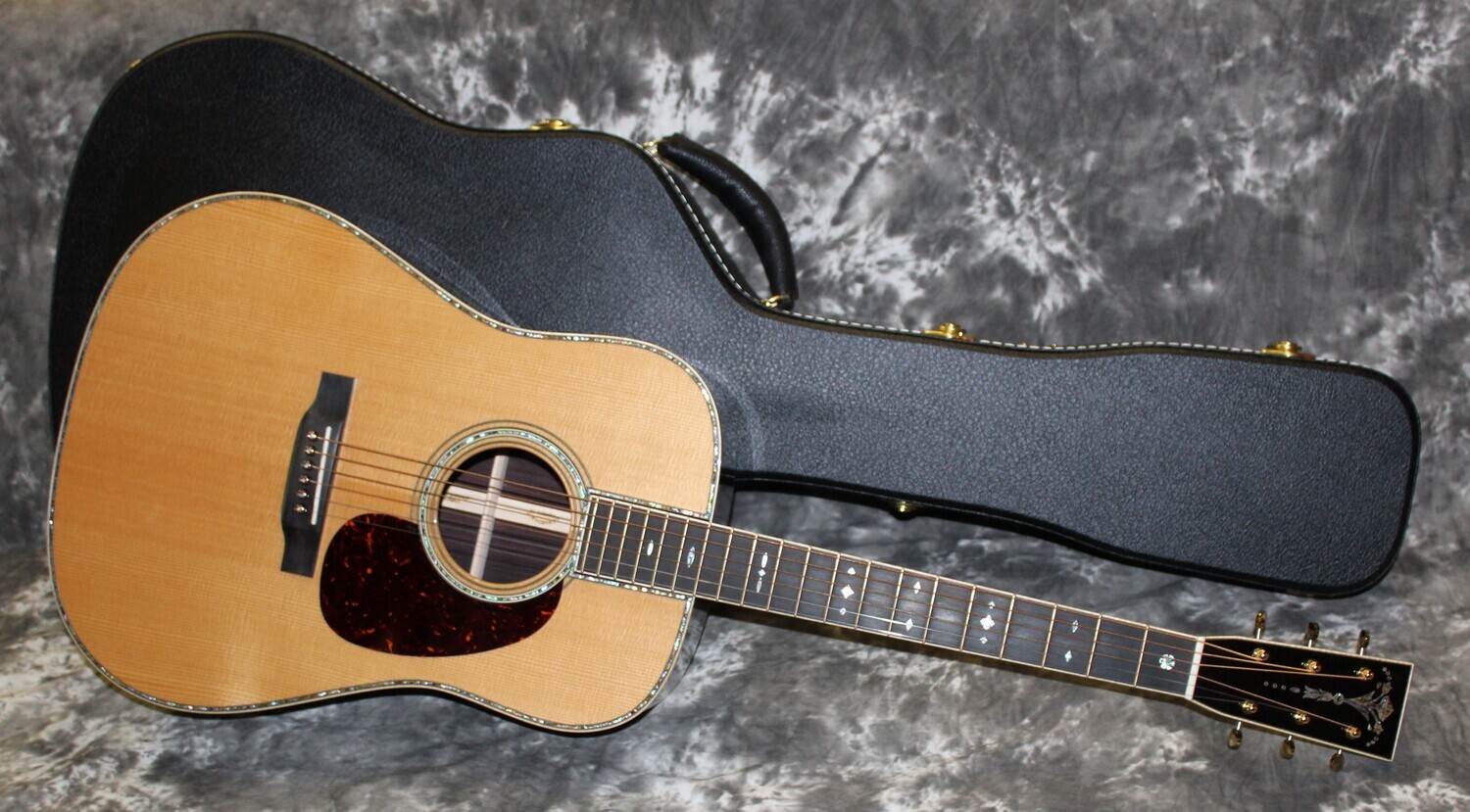The MARTIN Ｄ-45 ｍore Martin D-45 Modern Deluxe Acoustic Guitar | Martin Guitar