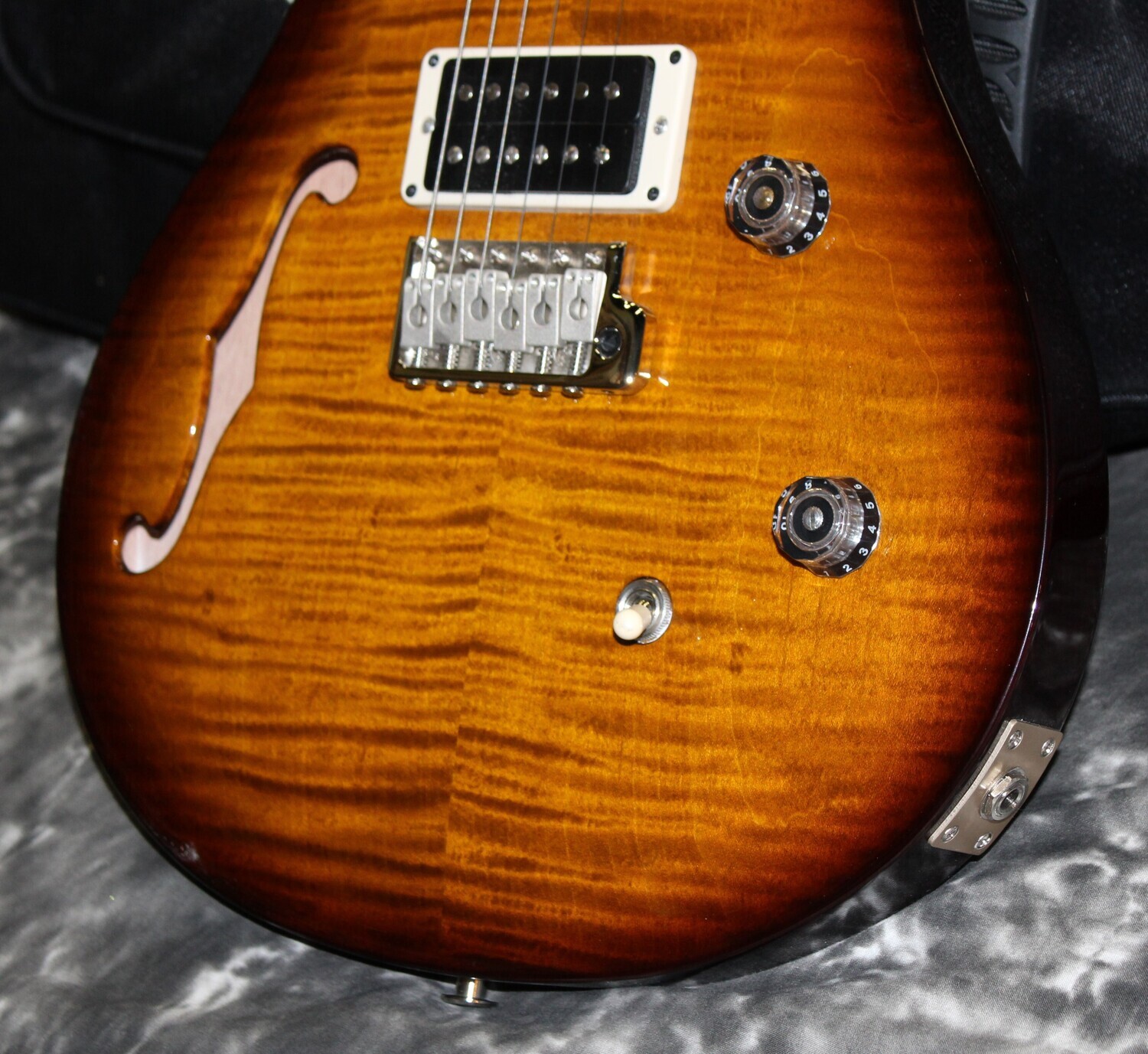 2023 PRS - CE24 Bolt-On Semi-Hollow - Black Amber