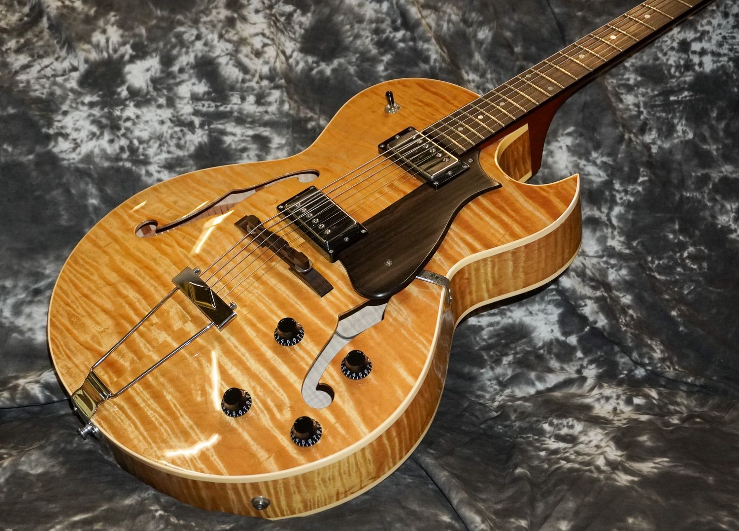 2018 Heritage H-575 Carved Solid Top