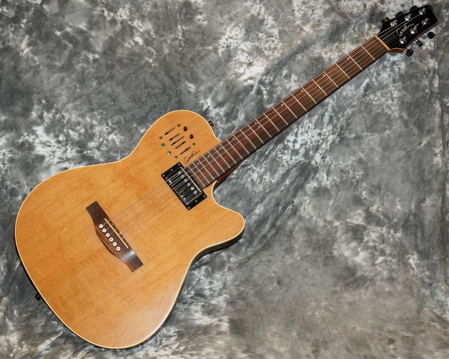 Godin A6 Ultra