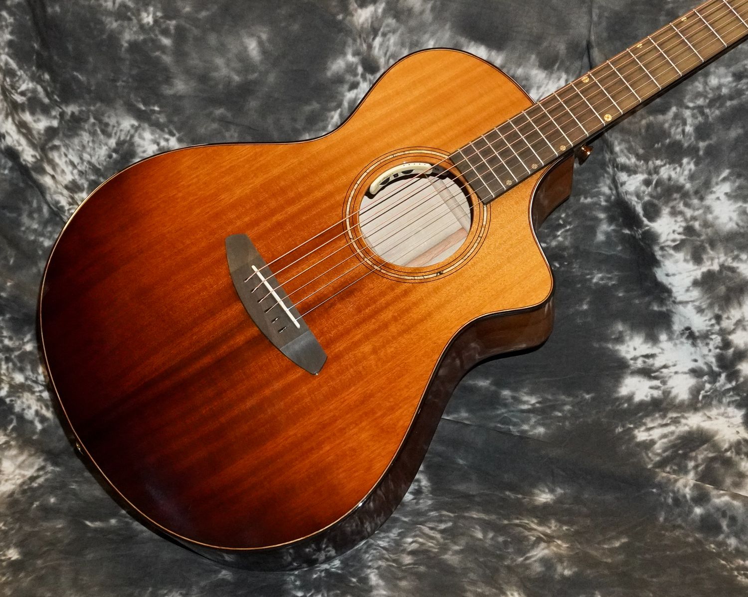 Breedlove Oregon Concert Sahara CE Limited Edition