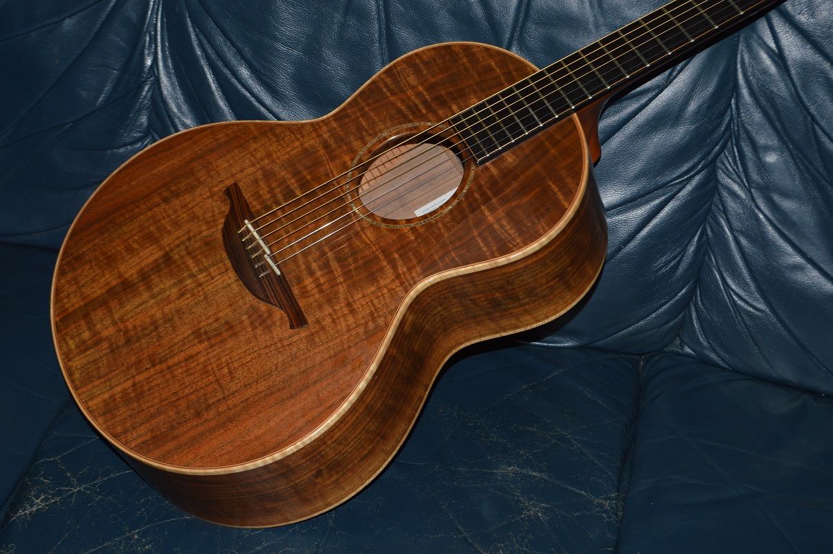 Lowden S-35Walnut Special Guitar Lowden S-35Walnut Special Guitar