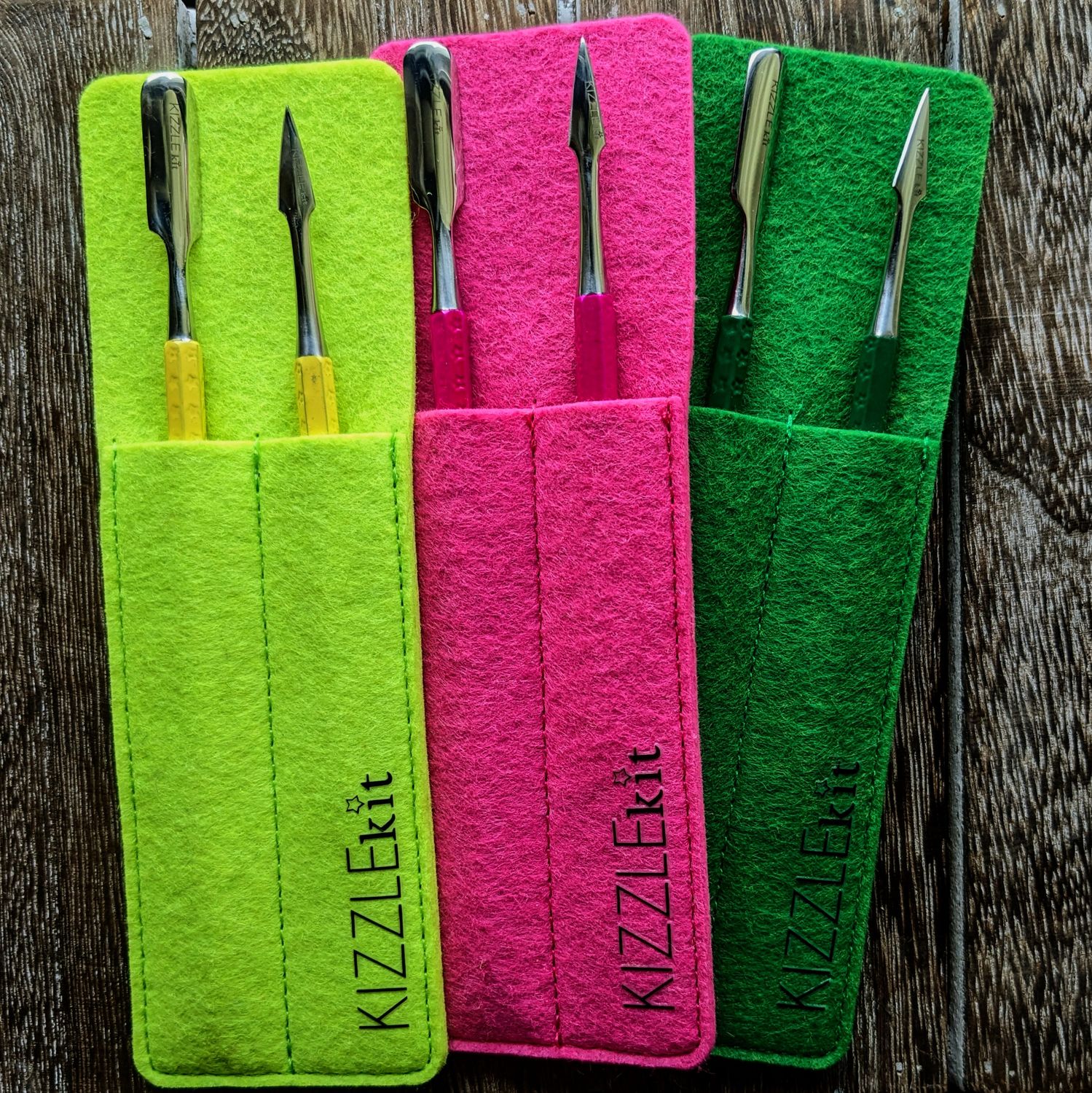 Fuzz 2-Pocket Flower Set of Tools