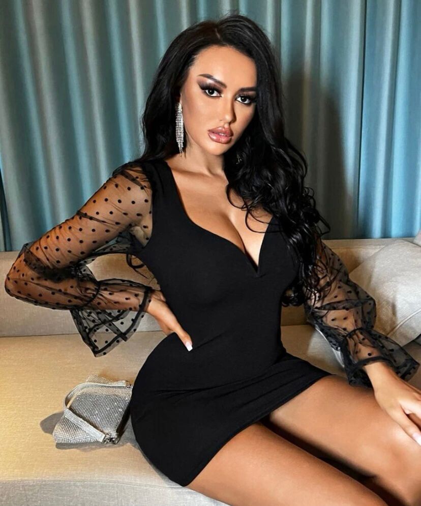 Vestido ajustado con escote corazón