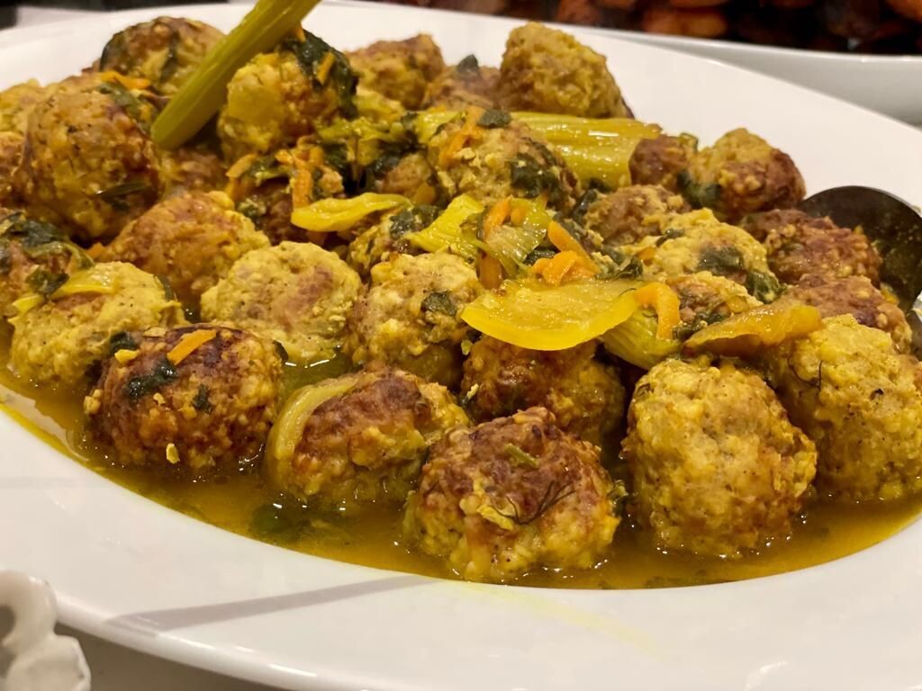 Meatballs Meal - Includes: Beef or vegan Meatballs | Cooked vegetables (Givetch) | Rice pilaf | Fresh Baked Pita (Meal Serves 5)