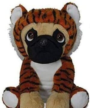 Mops Plüsch Sitzender mit Anzug Tiger, ca. 23 cm, Kuscheltier, Stofftier, 1 Stück