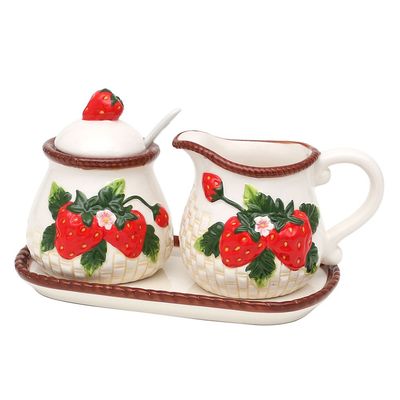 3er Set Dolomite Zuckerdose mit Löffel & Milchkännchen auf Platte 3er Set Dolomite Zuckerdose mit Löffel & Milchkännchen auf Platte "Fragola" creme mit Erdbeer-Relief 20,5 x 11 x 12 cm